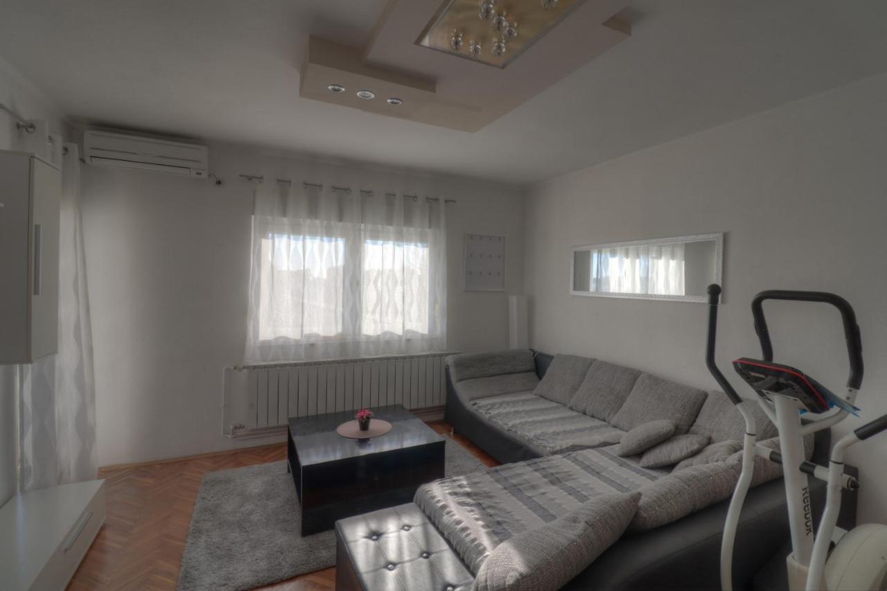 Melanie Apartment Привлака Екстериор снимка