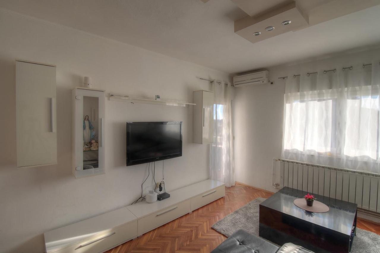 Melanie Apartment Привлака Екстериор снимка