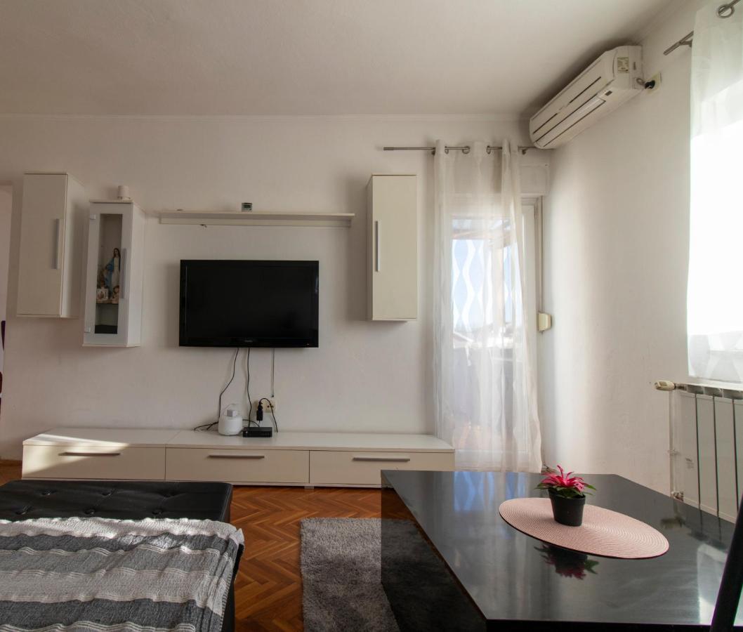 Melanie Apartment Привлака Екстериор снимка