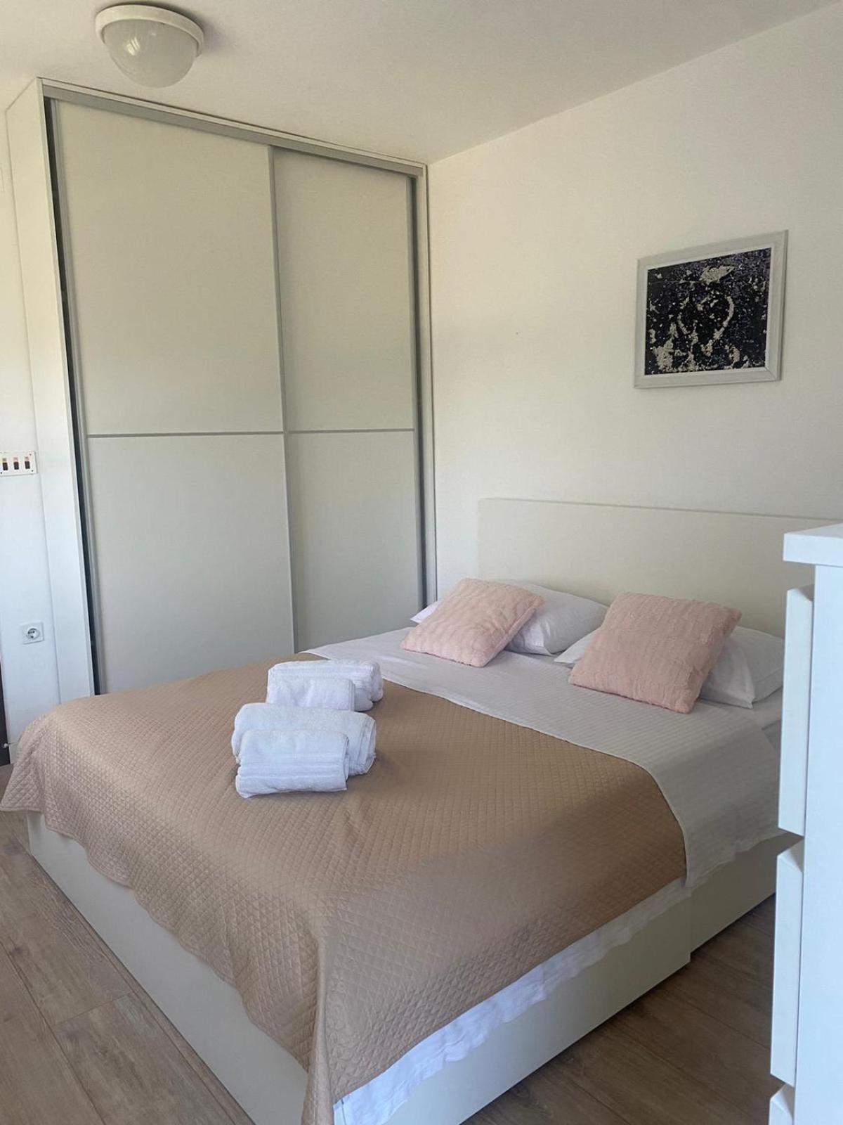 Melanie Apartment Привлака Екстериор снимка